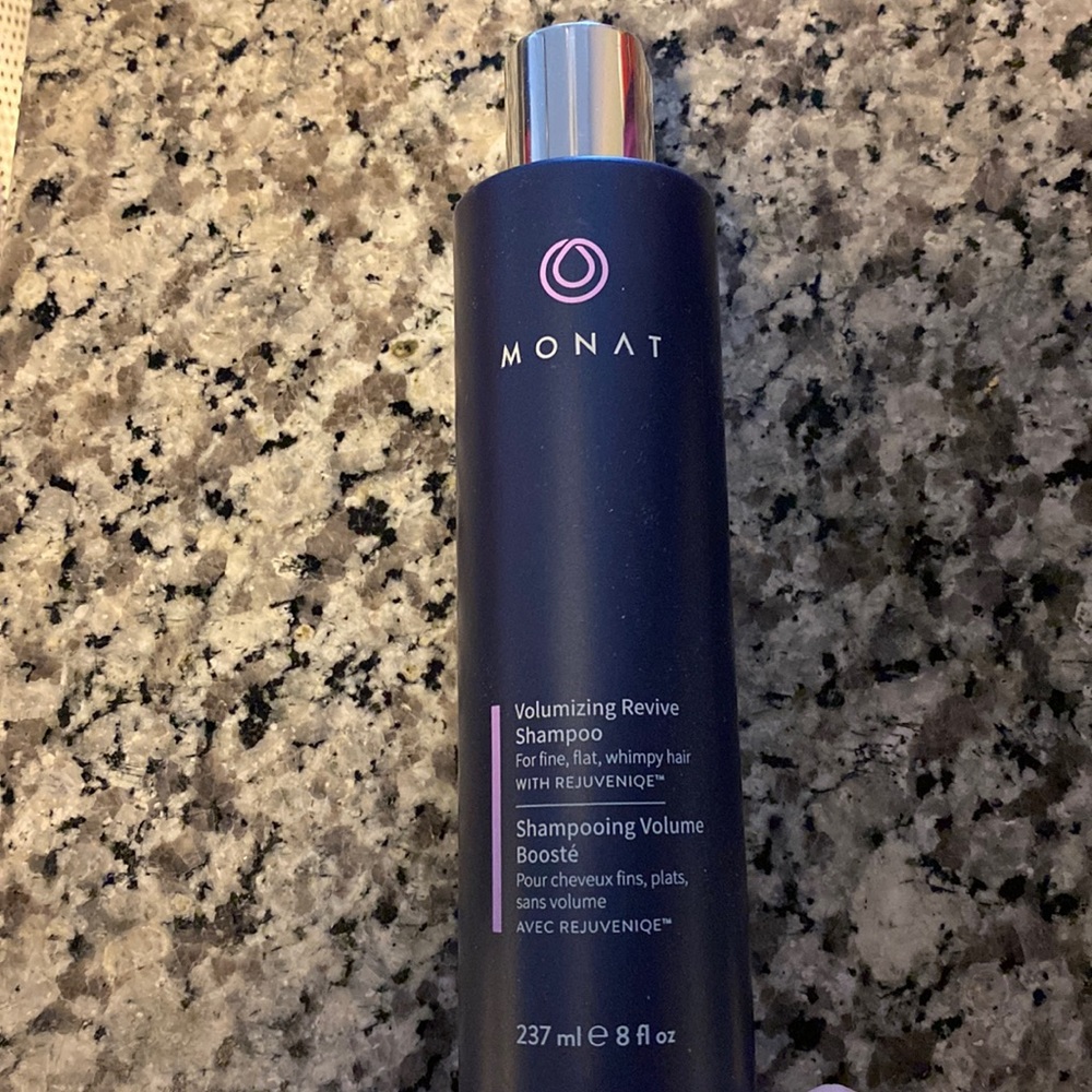 MONAT Volumizing Revive Shampoo